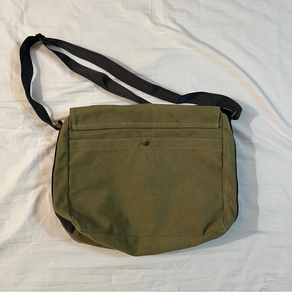 Britney Spears Green Messenger Bag from VIP 2008‎ Circus Tour